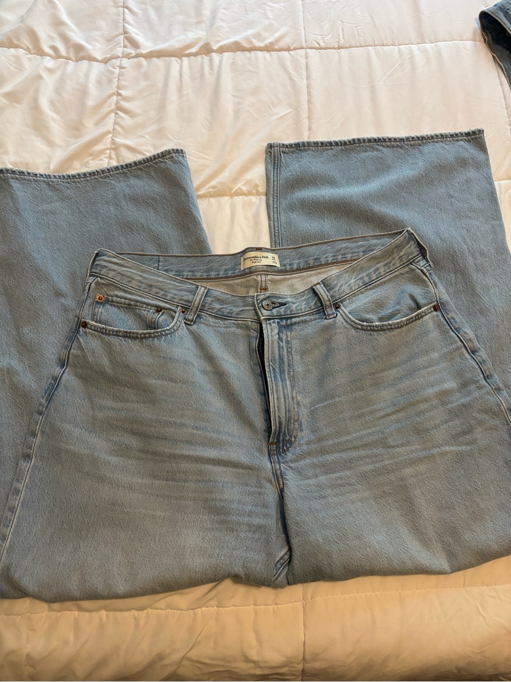 Abercrombie & Fitch Women’s Wide Leg High Rise 32 Short